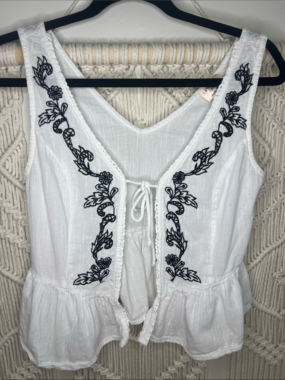 Women’s White Embroidered Tie-Front Tank Top vest